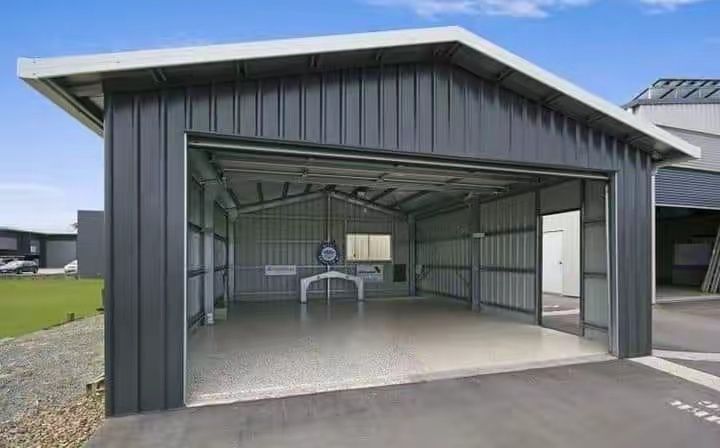 Hale metalice structurii complete
Lățime lungime și h 
5x20x4
6x20x4
8x20x4
10x20x4
12x20x4
14x20x4
16x20x4
18x30x4
20x50x4
Structurile sunt confecțio