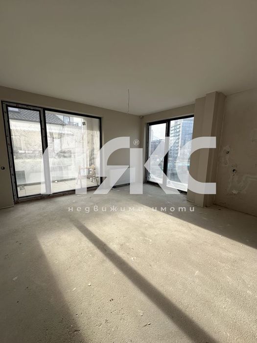 Тристаен апартмент в кв. Хладилника