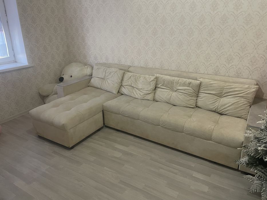 Продается диван бежевого цвета