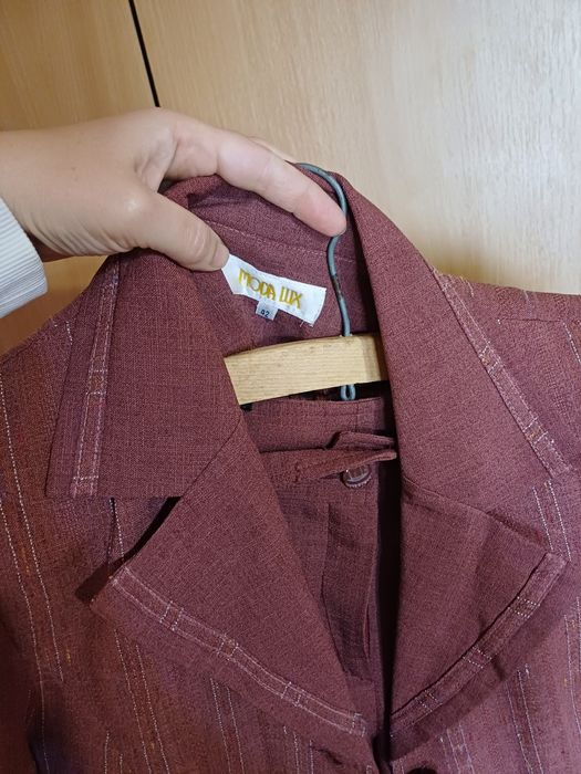 Vand costum cu pantaloni, XL, în stare perfecta