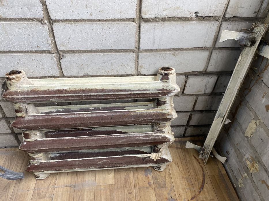 Продам советскую чугунную батарею