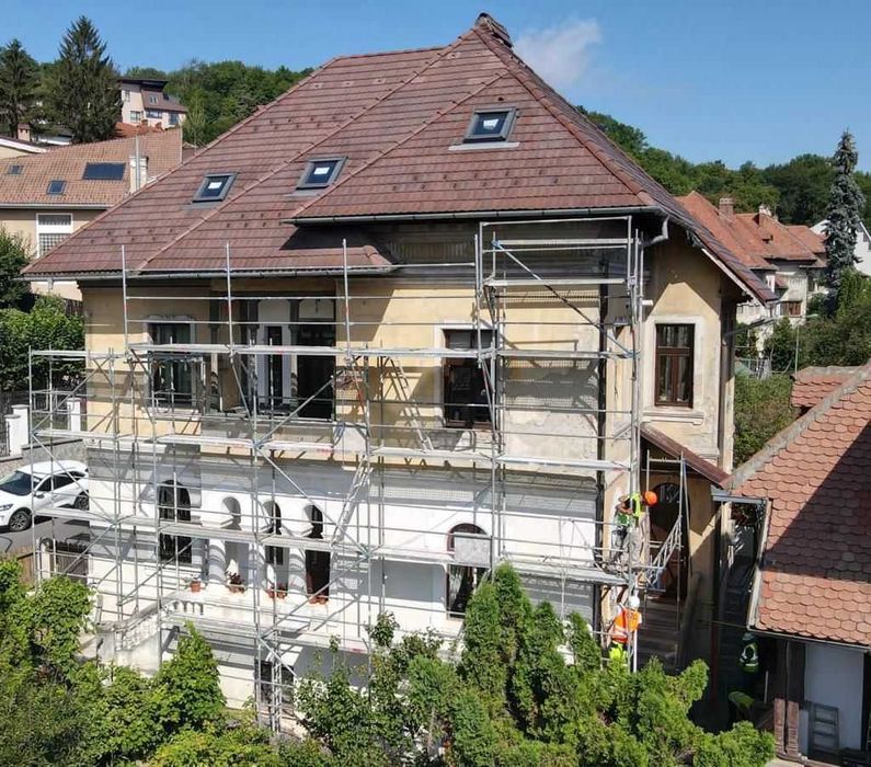 schela fixa si mobila de Închiriat