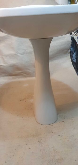 Lavoar ceramic cu picior (piedestal), complet, alb, stare bună
