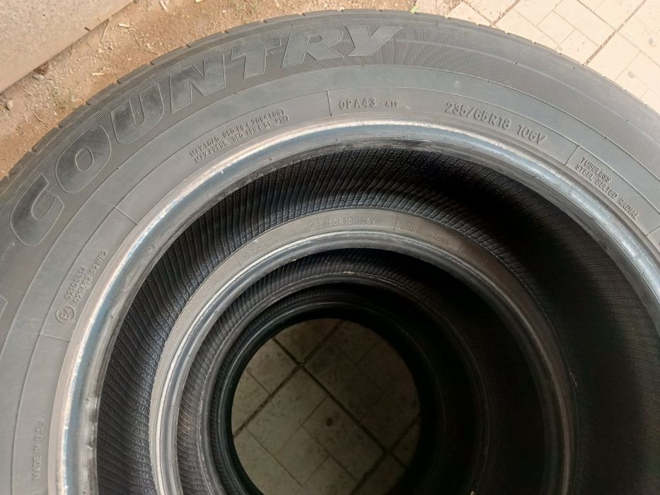 Продам шины б/у R18 235/65