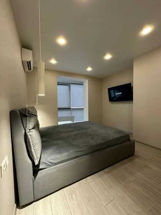 Дава се под наем Тристаен апартамент в София, Център - 100 кв.м за 612 € - Снимка #2