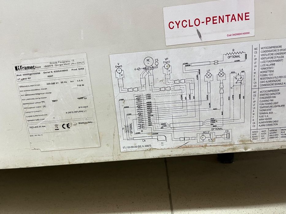 Морозильник витрина в рабочем состоянии