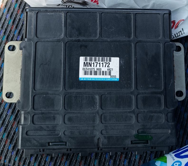 Компютър (ECU) за Mitsubishi Grandis 2.4 автомат (парт номер MN171172)