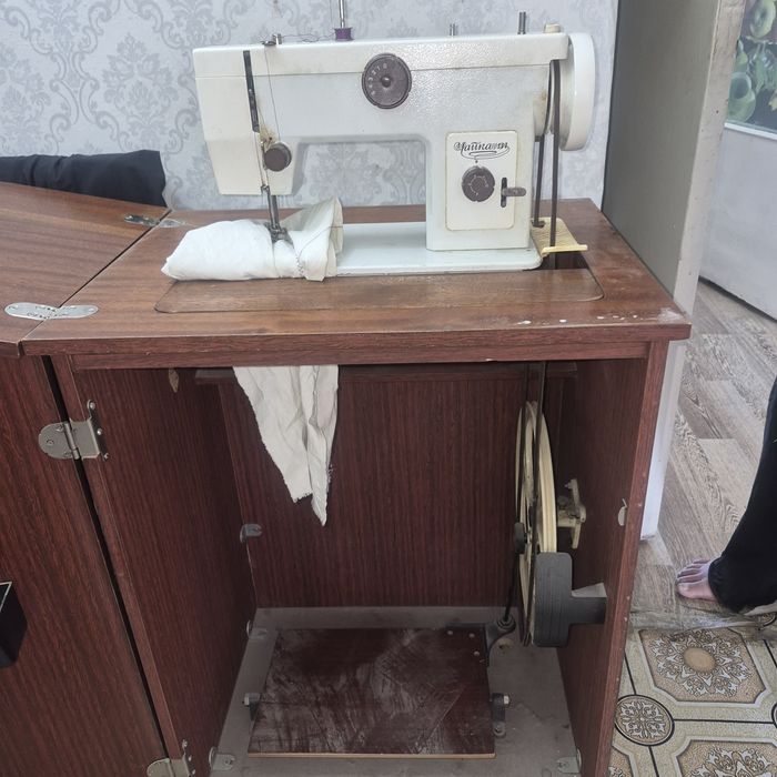 Продам швейную машинку чайка 134
