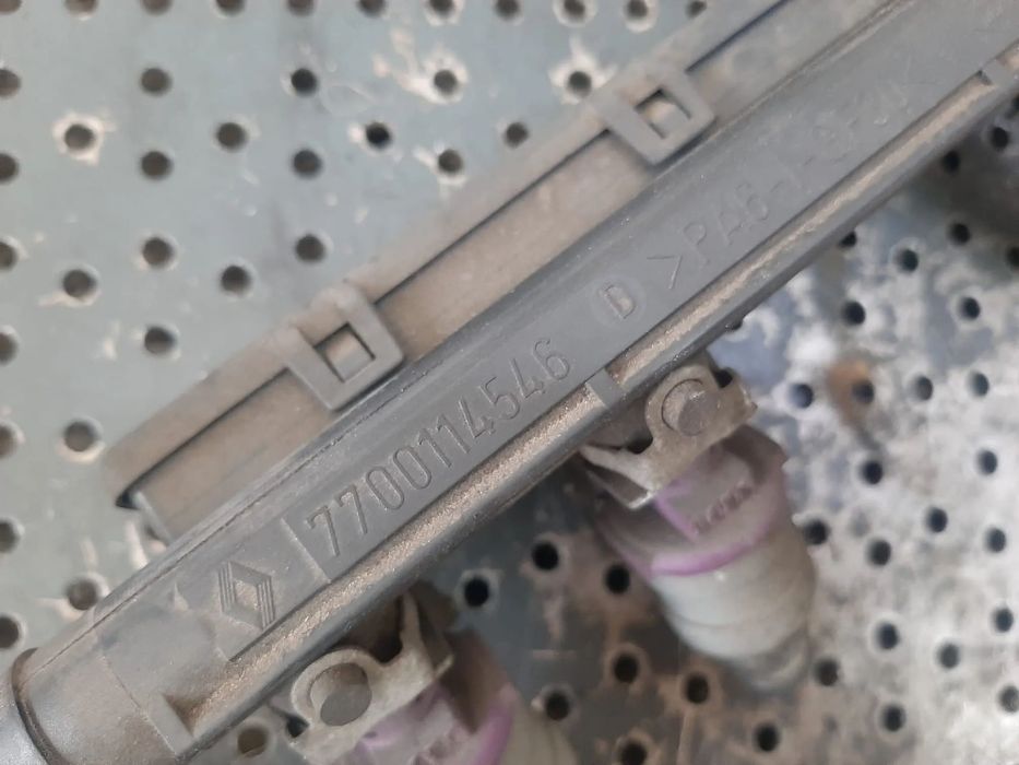 rampa cu injectoare 1.2 b d7ff702   renault twingo clio 1 clio 2  7700114546