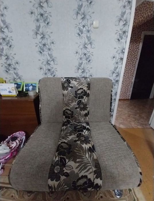 Продам диван и два кресла