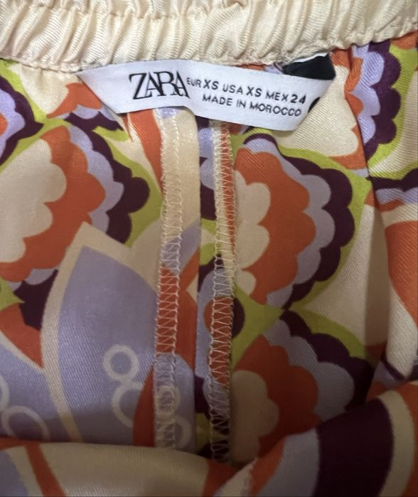 Къси цветни панталонки Zara