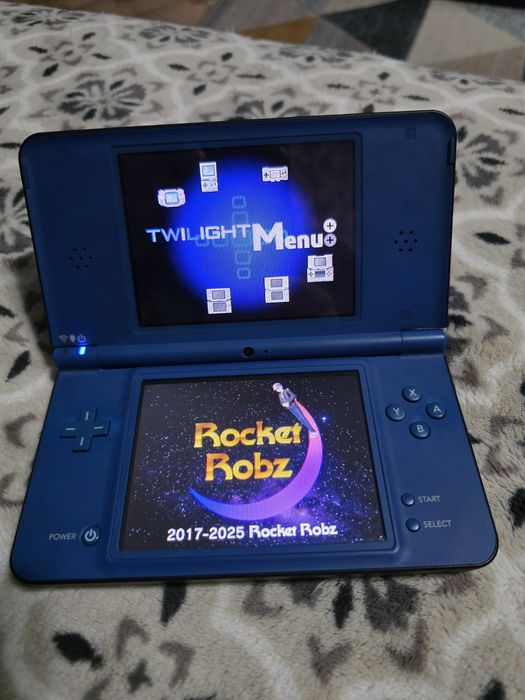 Продам Nintendo dsi ll