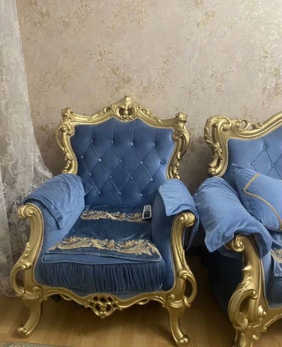 Продам диван с креслами