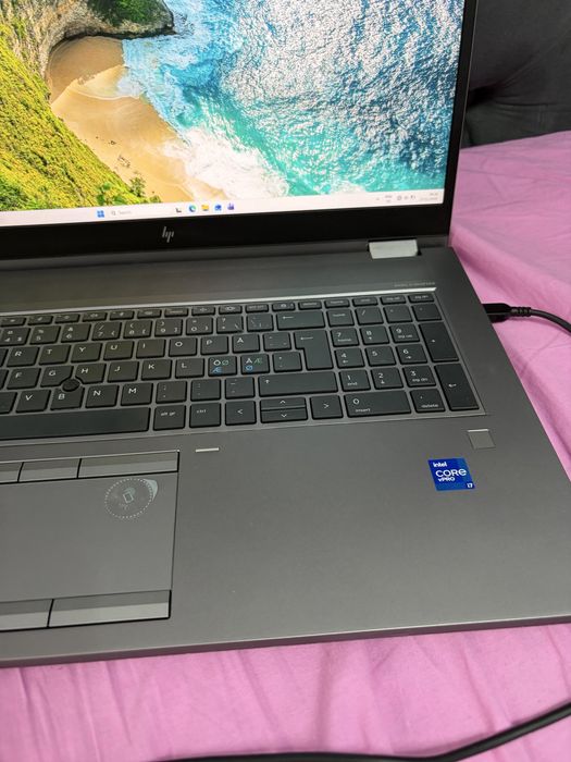 Vând Laptop HP Zbook Fury 17.3 G8, Intel Core i7 11850H 2.5 GHz