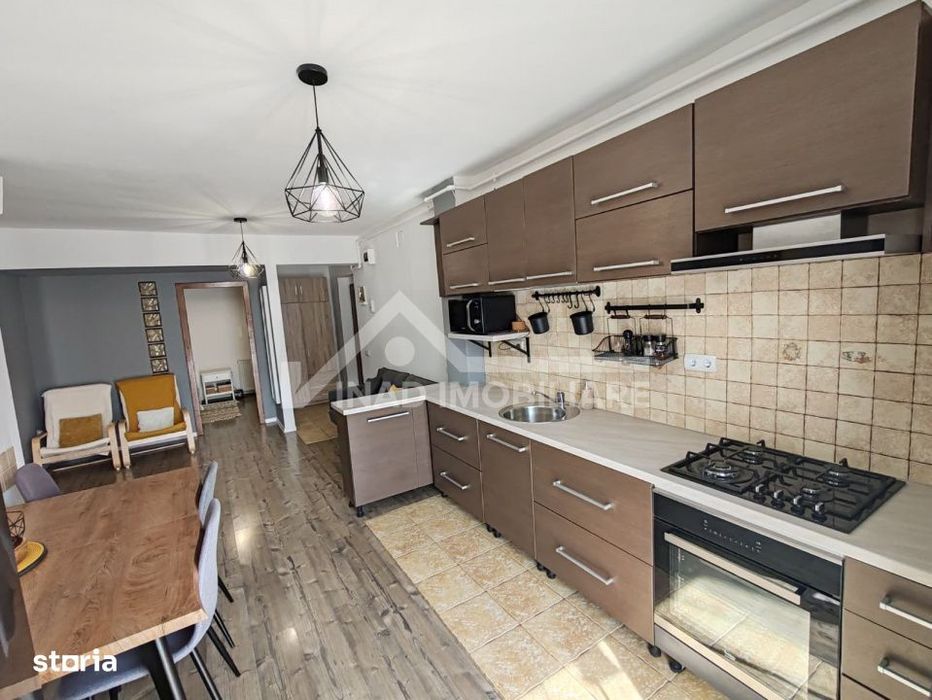 Apartament cu 2 camere+nisa de dormit, balcon, parcare, Str.Florilor
