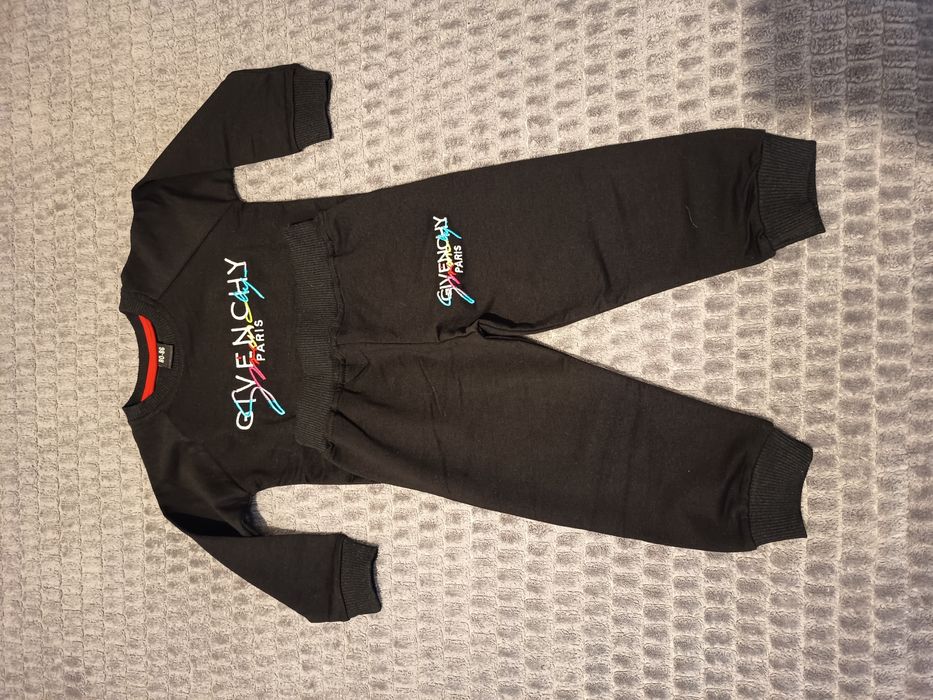 Compleu pentru bebelusi