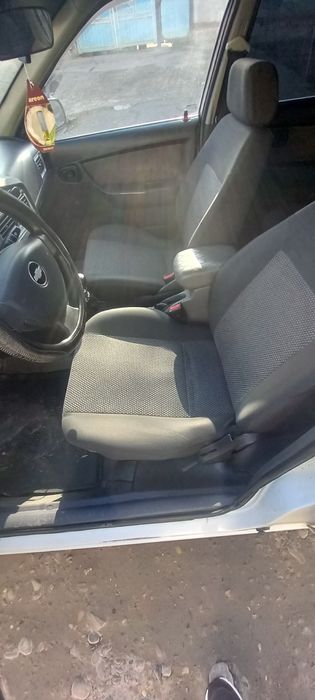 Neksi 2 rangi oq 1.6 xolati zur