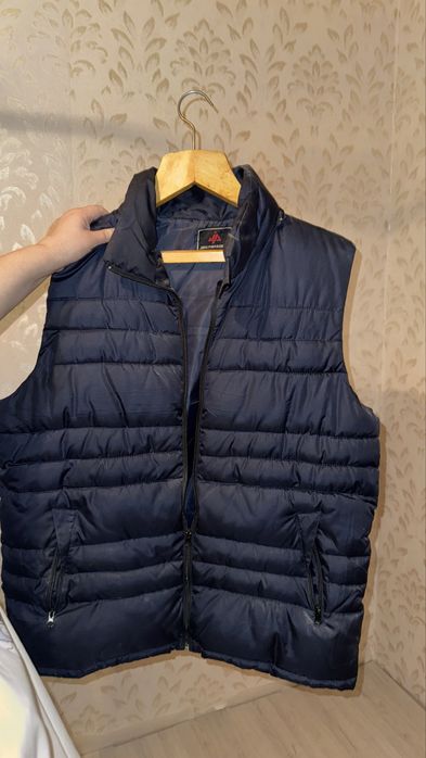 Жилет мужской , средней плотности