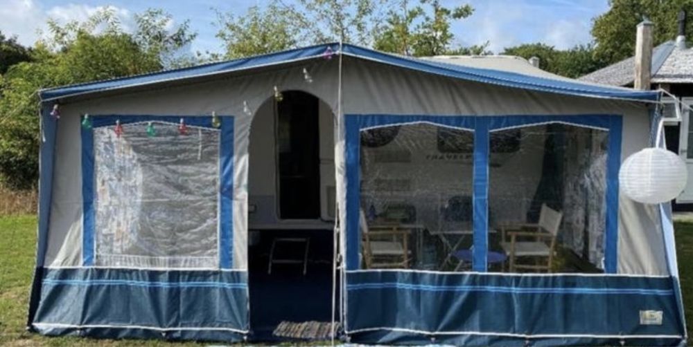 Vand Cort uri rulota / terase separat si suporturi de bicicleta