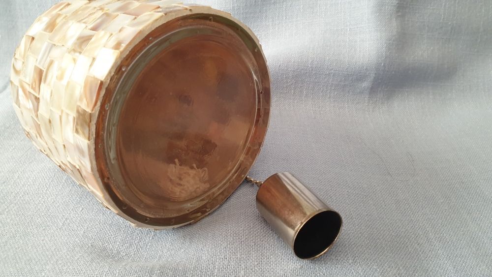 Спиртна лампа апликирана с плочки от естествен седеф