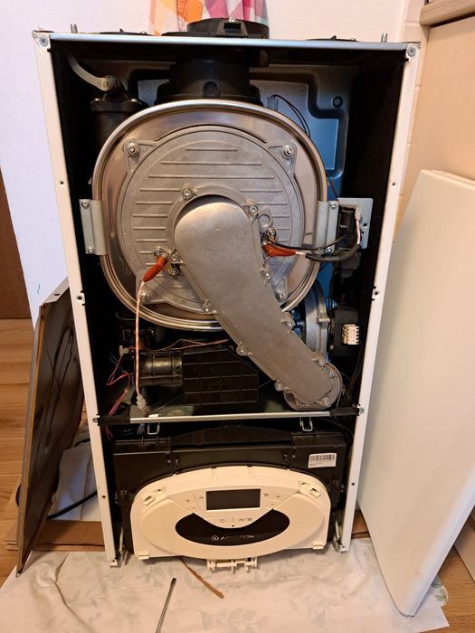 Centrala Ariston Genus Premium Evo 24kW+kit evacuare