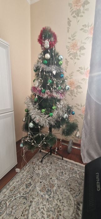 Продаётся ёлочка с игрушками