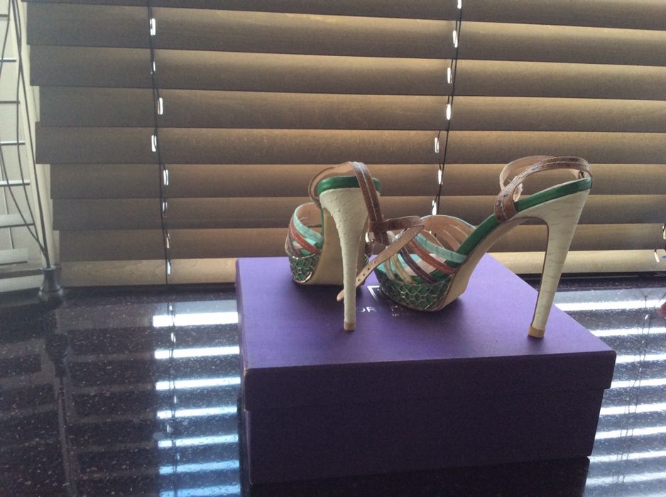 Продаю босоножки