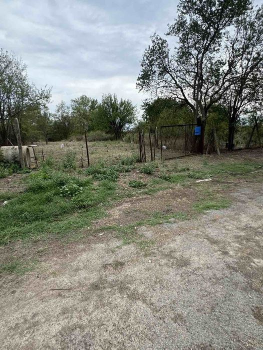 Дворно място с кладенец с. ТРАКИЯ