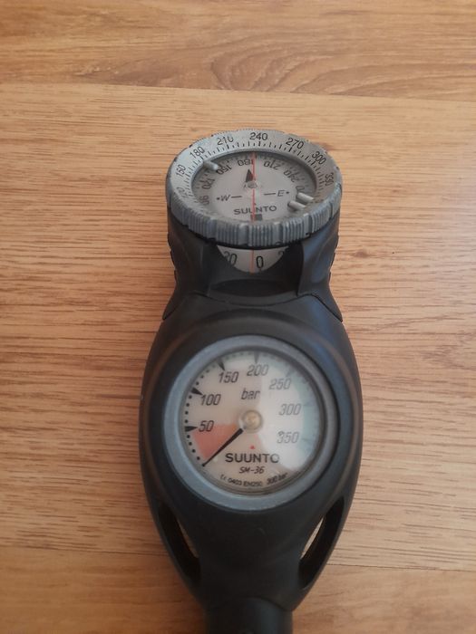 SUUNTO consolă cu busolă și manometru presiune butelie scufundari