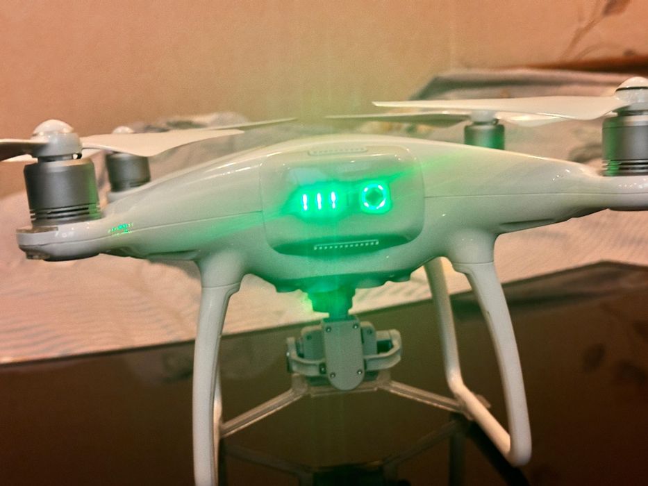 Квадрокоптер, дрон,DJI Phantom 4 pro