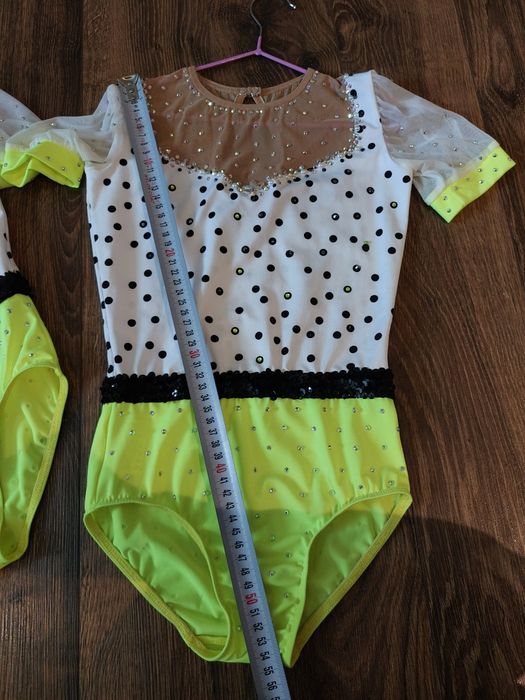 Две трика за художествена гимнастика