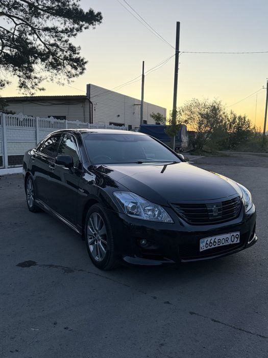Toyota Crown Hybrid