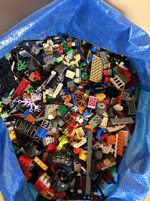 Lego 80 lei/kg - disponibil 2 kg in Dr Taberei