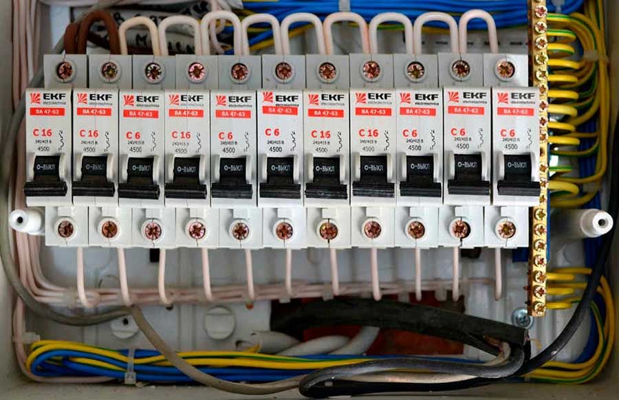 Установка люстры