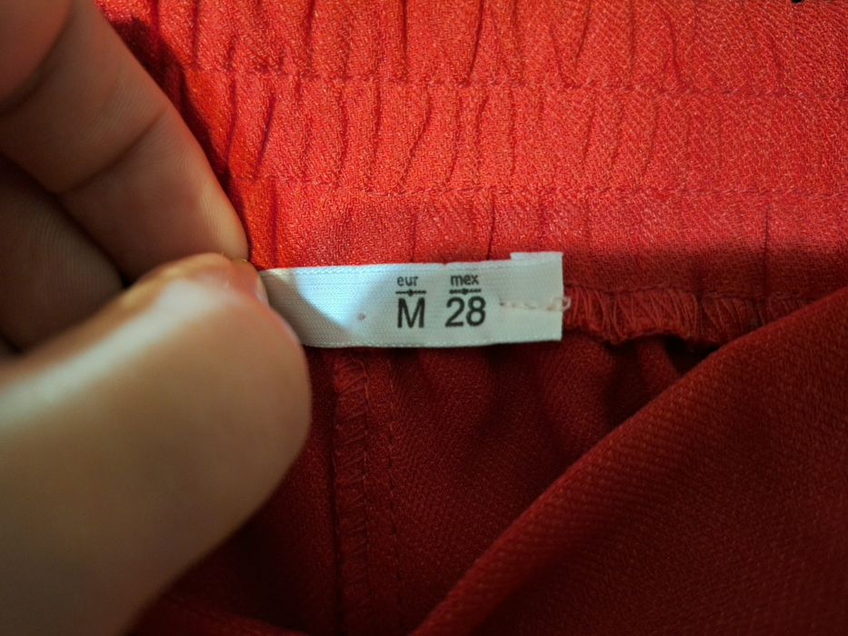 Pantaloni drepți roșii