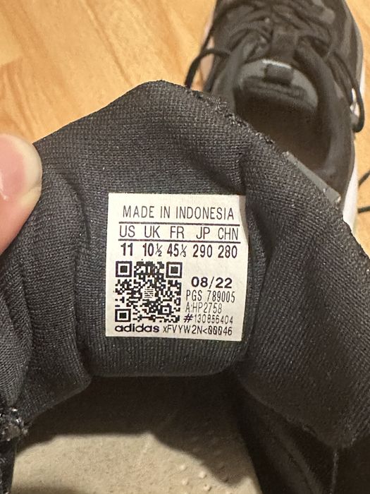 Обувки adidas номер 45