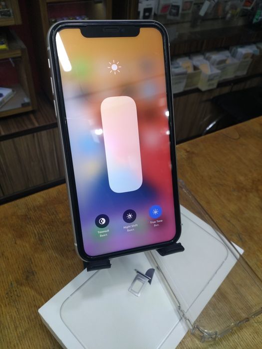 iPhone 11 white, 128Gb