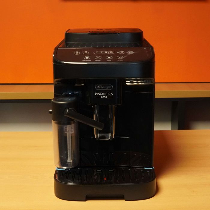Espressor Automat De’Longhi Magnifica Evo ECAM290.61.B 1450W 15 Bar, Display Touch Espresso Cappuccino, Spumare Lapte 1.8L Negru