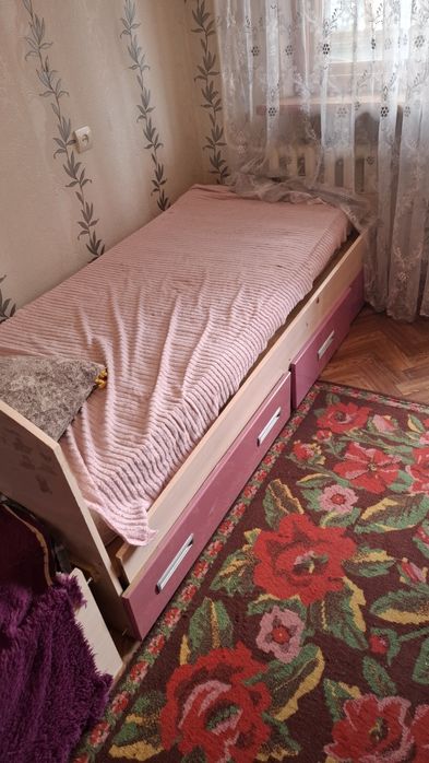 Продаётся шкаф, стол, кровать