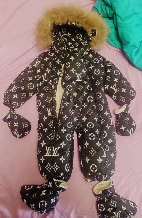 Продам детский комбинезон