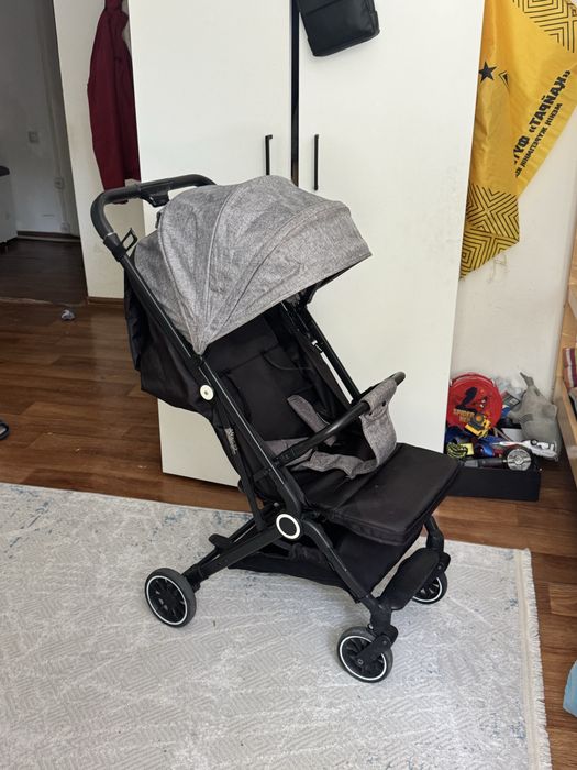 Продам Коляска прогулочная легкая