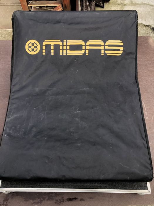Mixer midas M32 R vine impreuna cu case.