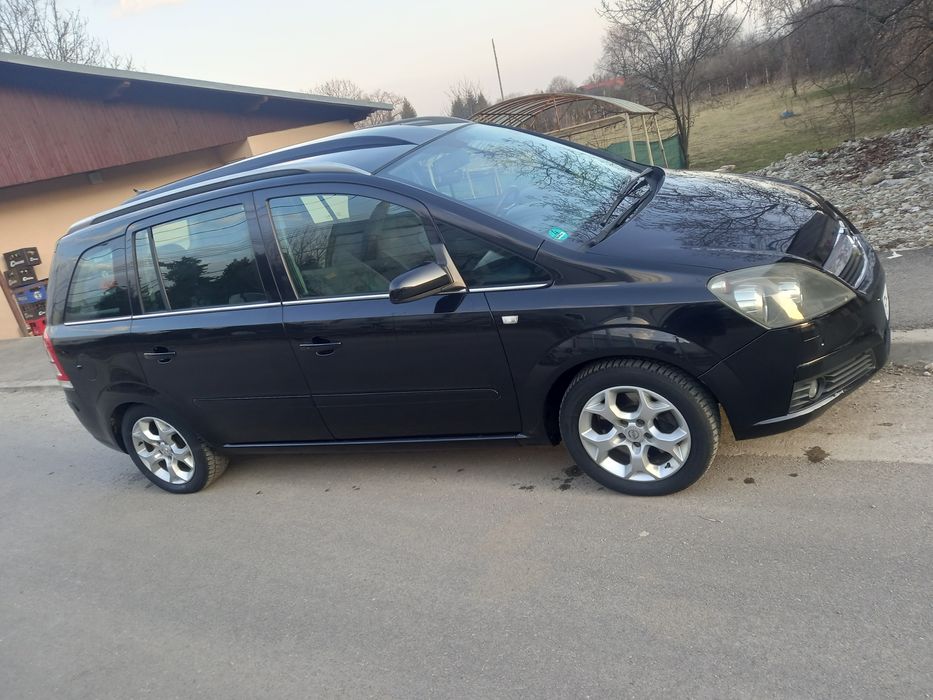 Vând Opel Zafira