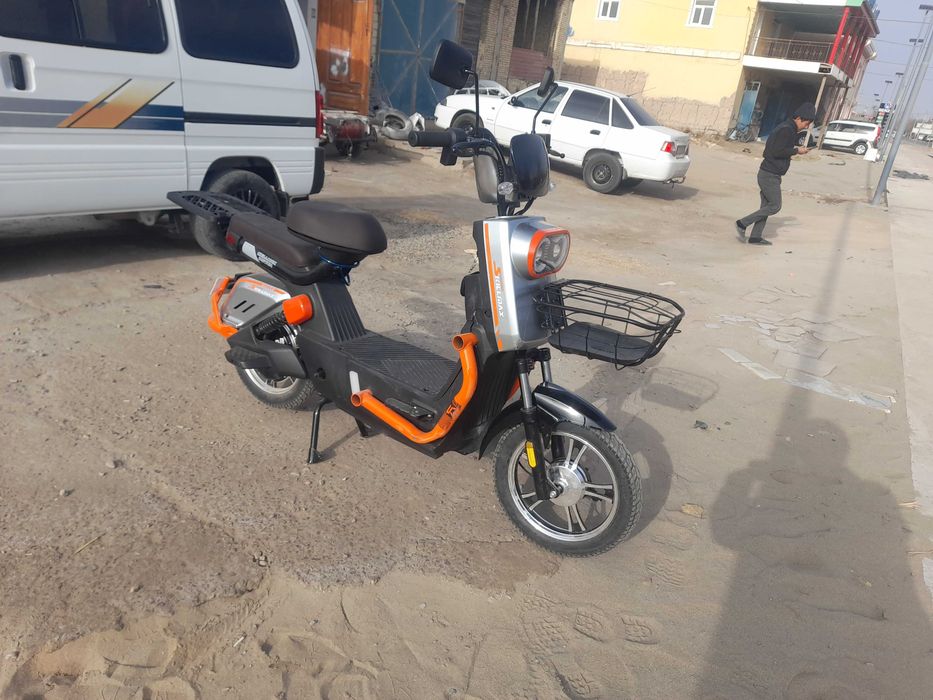 Skuter sotiladi yangi 50 km yurgan srochniy sotiladi galishib baramiz