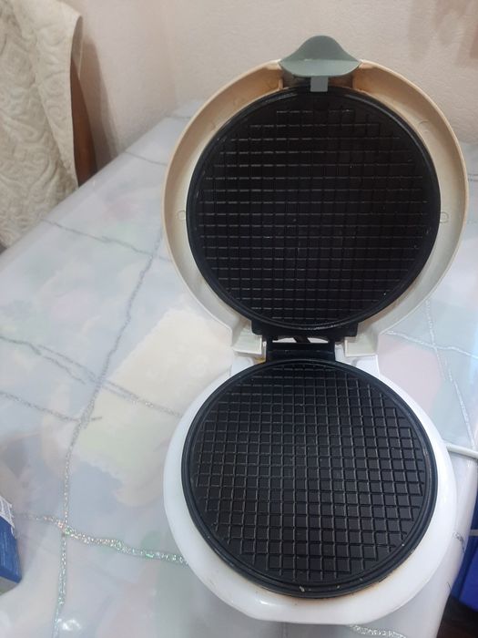 Вафельница для выпечки