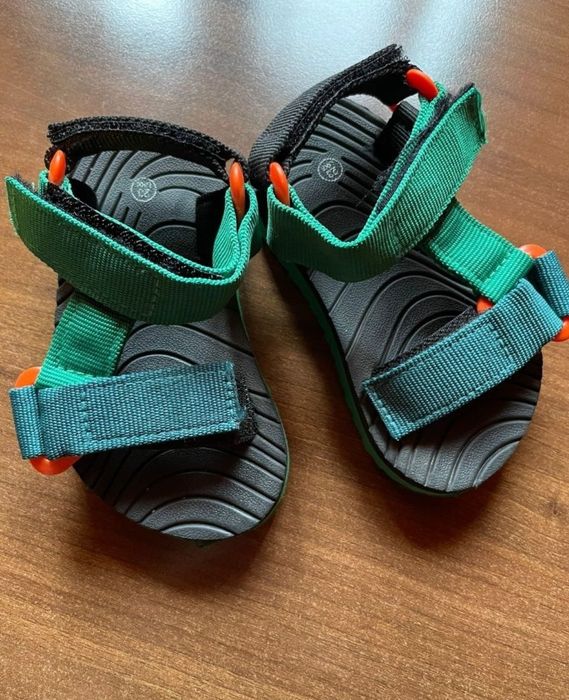 Sandale Nike,Papuci de casă LC Waikiki,Sandale cu velcro
Papuci de cas