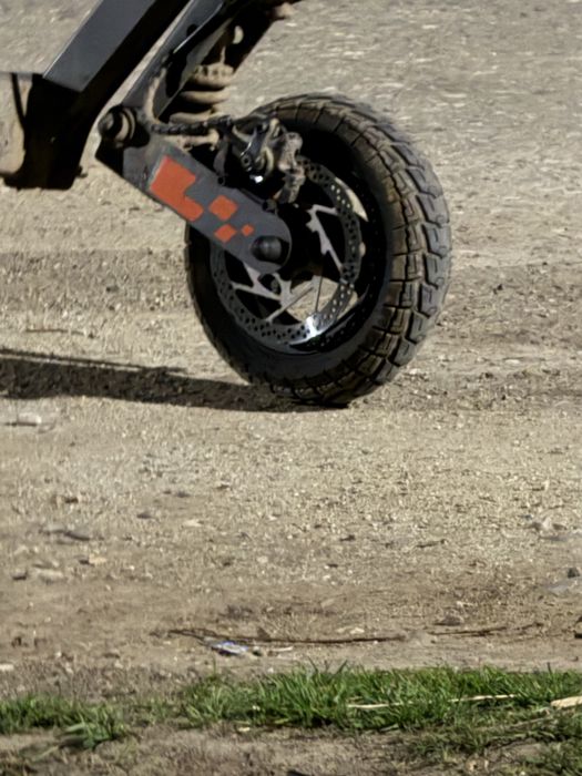 Vind trotineta g2  800 ron am nevoie urgent de bani nu mai las la preț