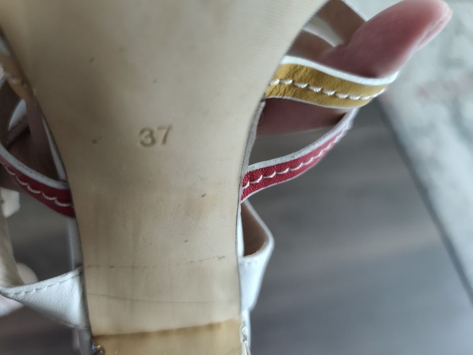 Продаются туфли женские