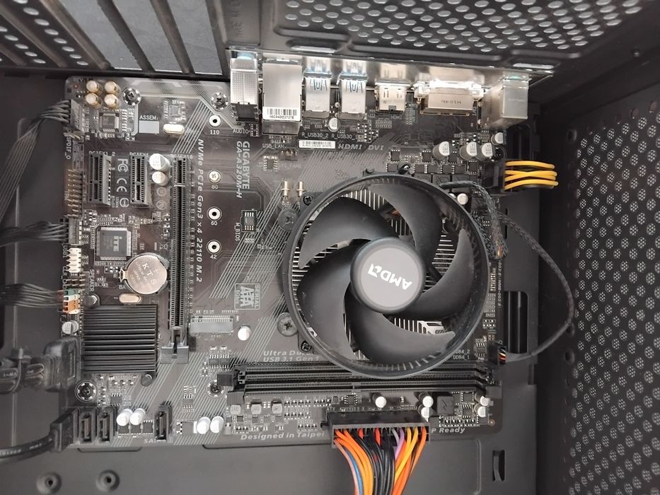 Placa de Baza Gigabyte A320M-H AM4+cooler+ram+procesor