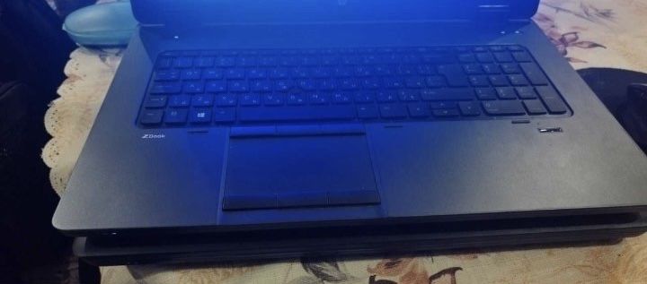 Продавам лаптоп - HP ZBOOK G2 17"